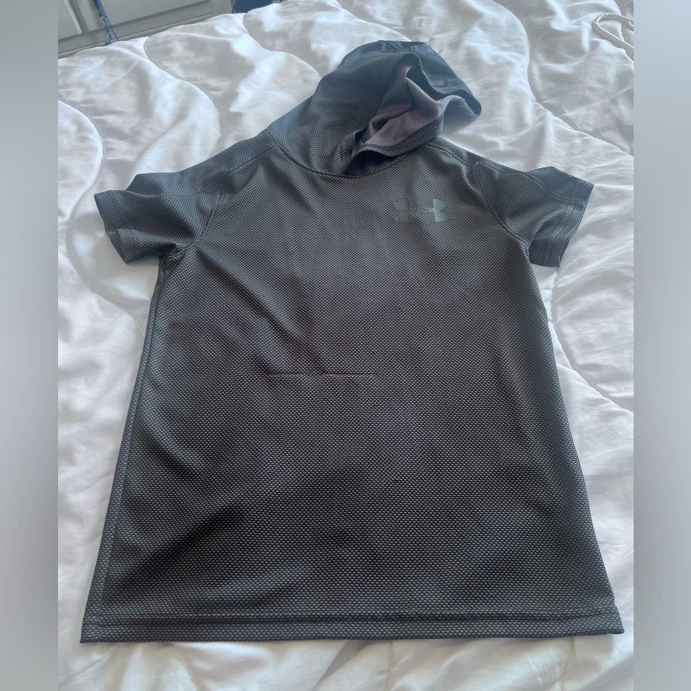 YM Under Armour Tee with Hood